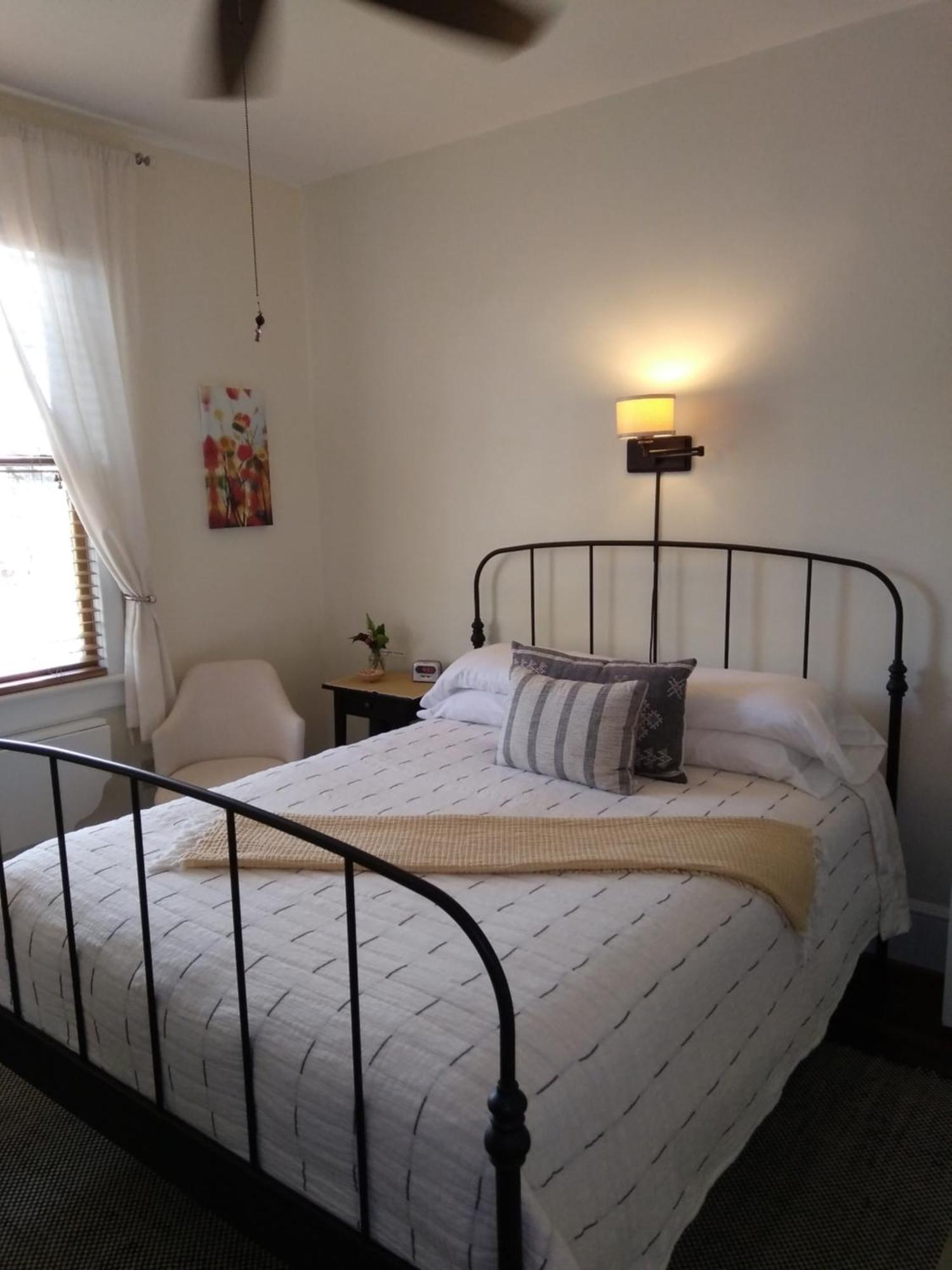 Black Lantern Inn Роанок Экстерьер фото
